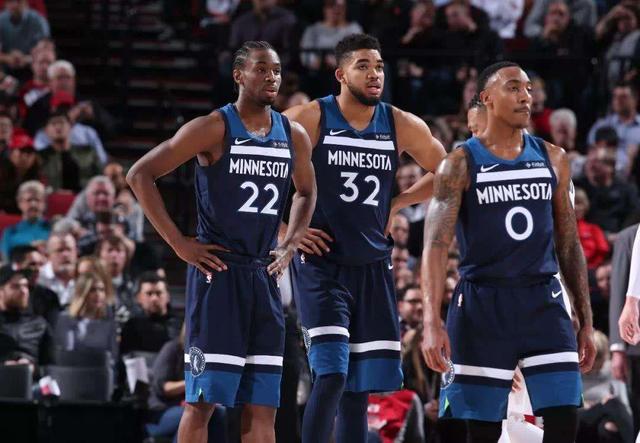 输出靠的仍 输出靠的仍